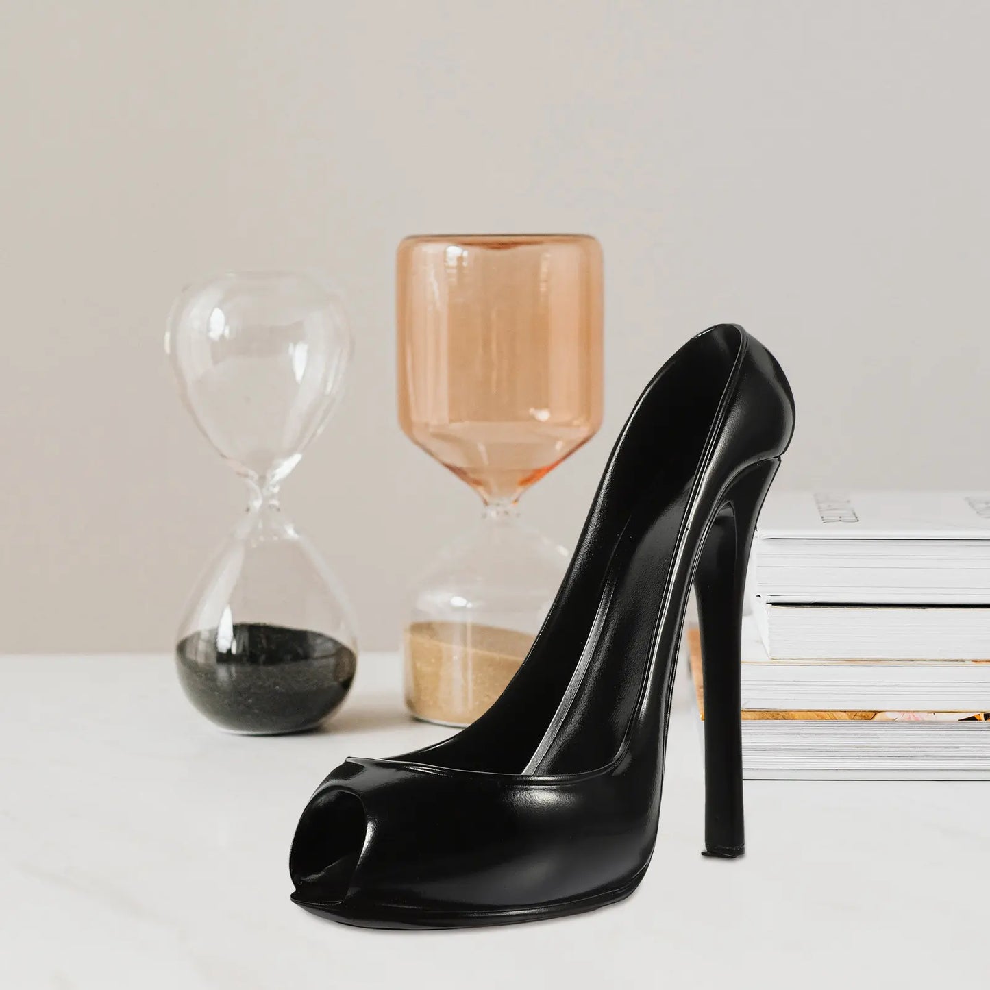 Suporte para Garrafa de Vinho em Resina em Formato de Salto Alto